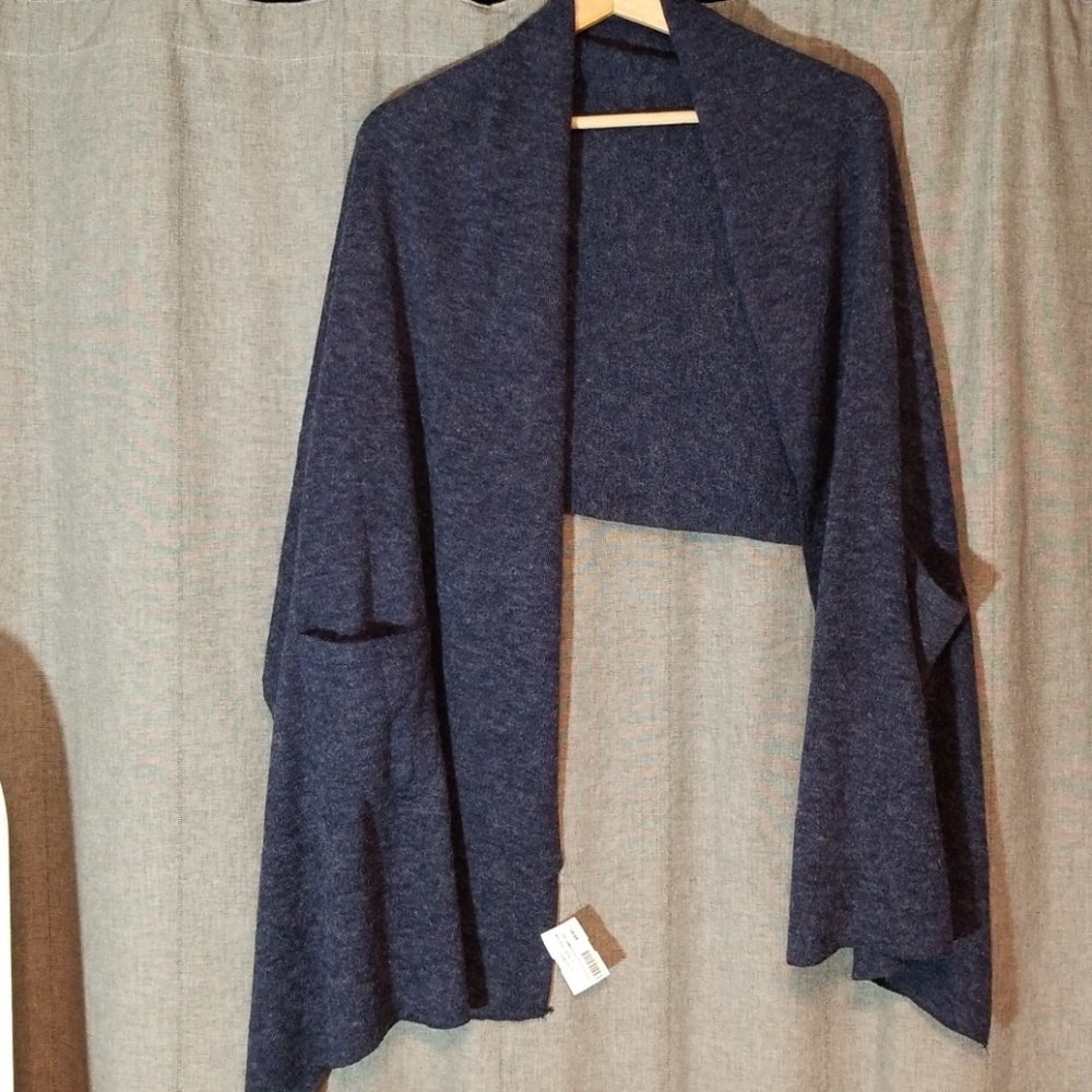 NWT Scarf Shawl with Pockets! Navy Blue